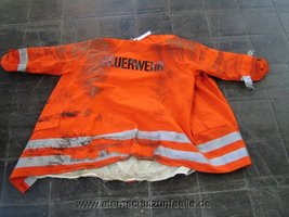 Verbrannte Jacke von hinten